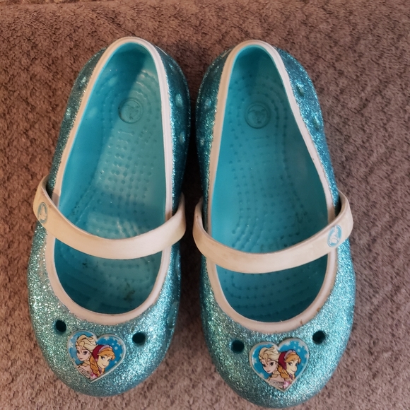 frozen crocs size 7